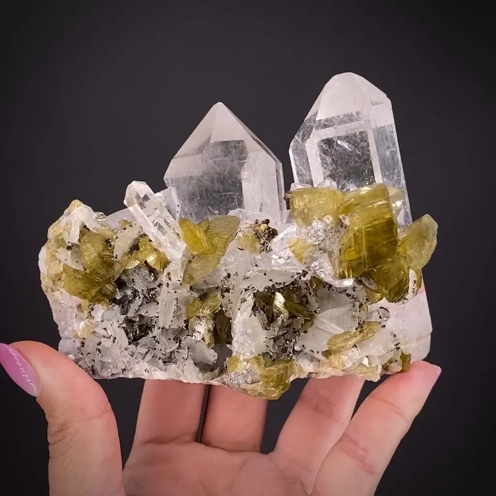 Siderite on Quartz, with Cubanite & Pyrrhotite - image 2