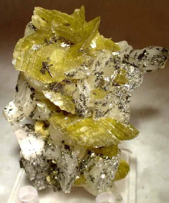 Siderite, Pyrrhotite, Cubanite, Dolomite image