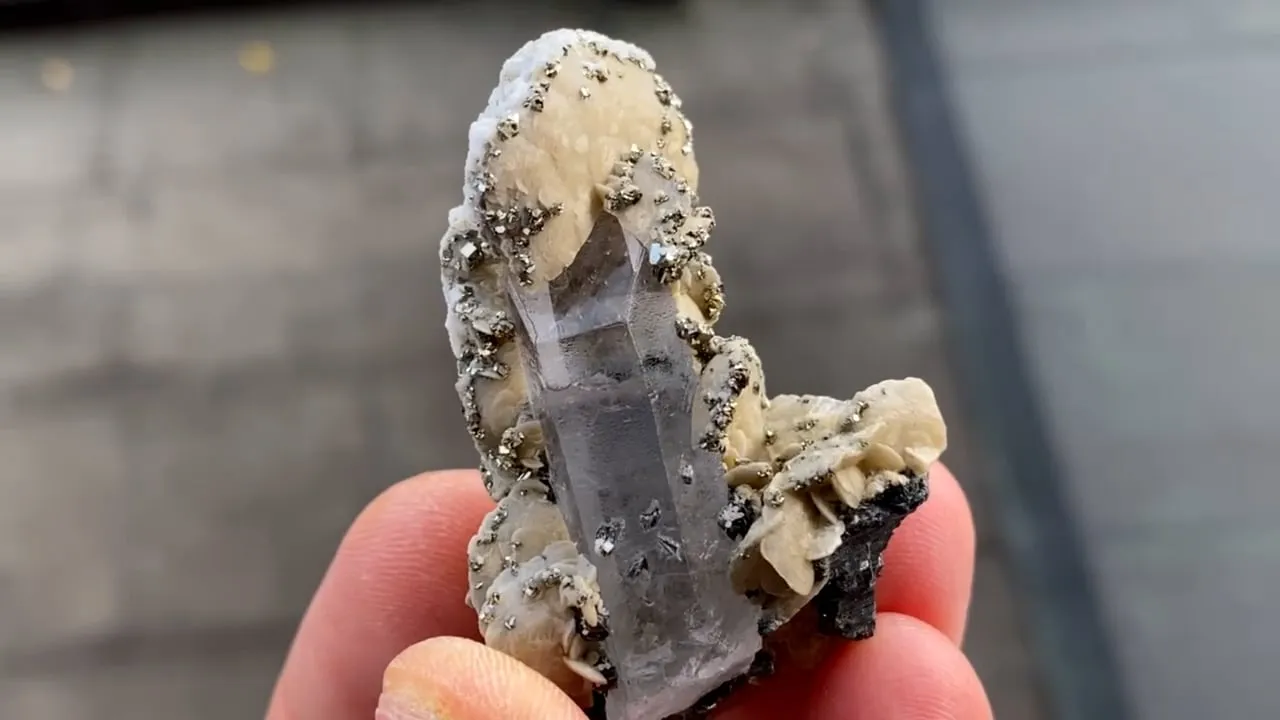 Siderite, Quartz and Pyrite - image 5