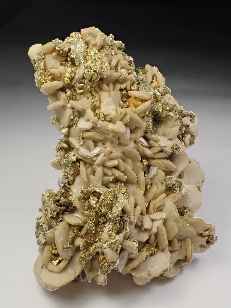 Siderite with Chalcopyrite - image 3