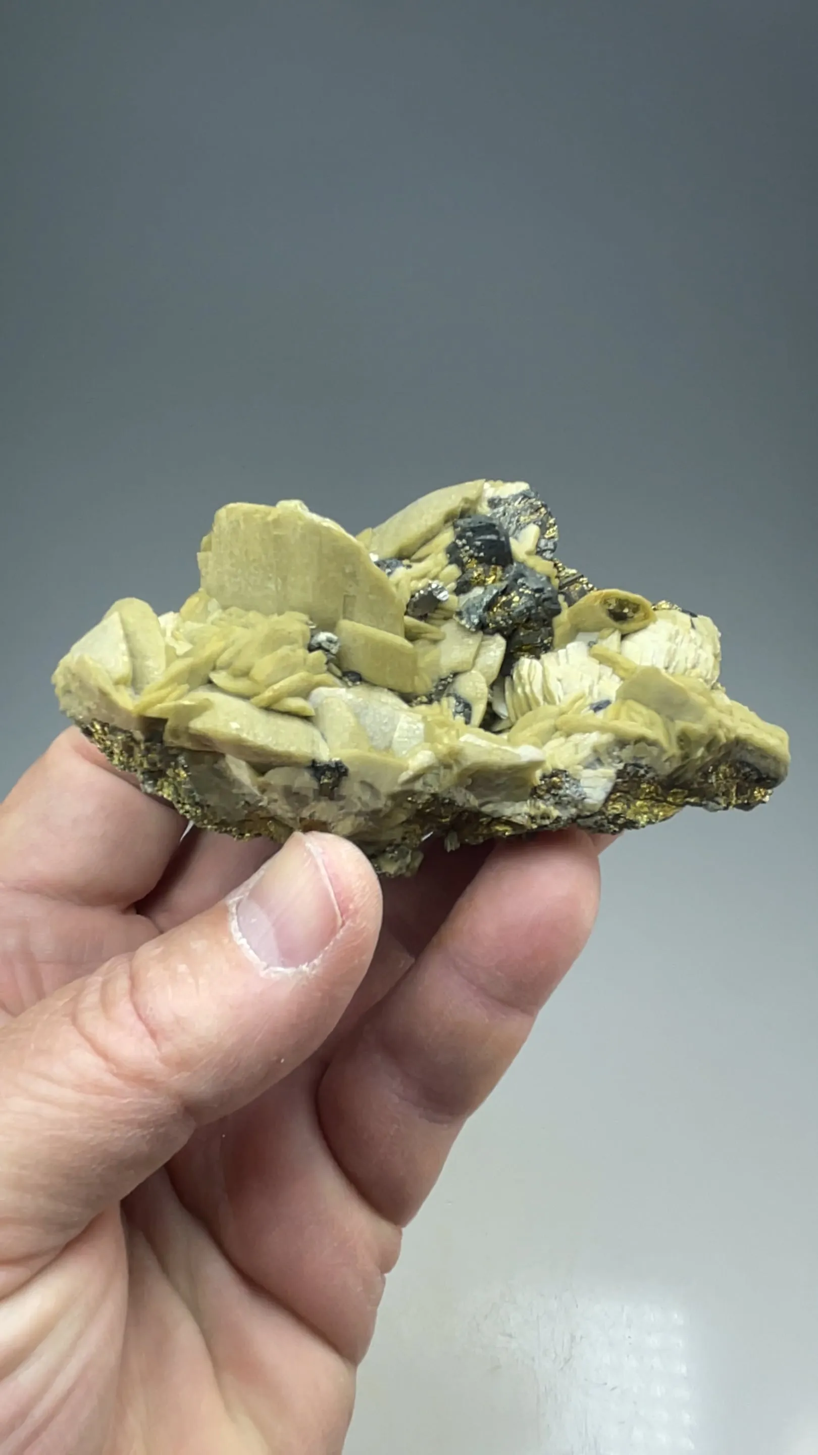 Siderite with Chalcopyrite - image 2