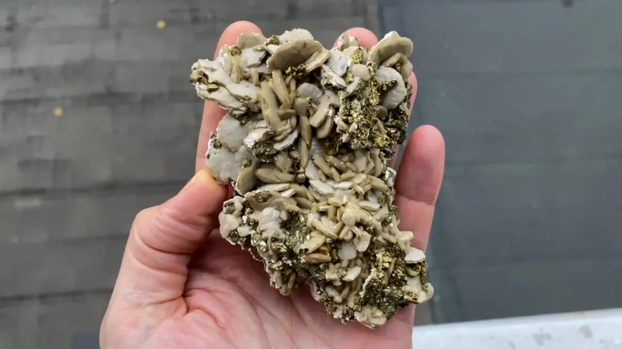 Siderite with Chalcopyrite - image 5