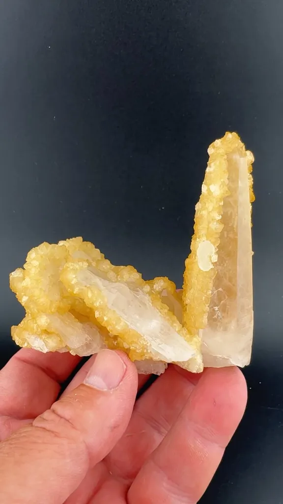 Siderite with Quartz image