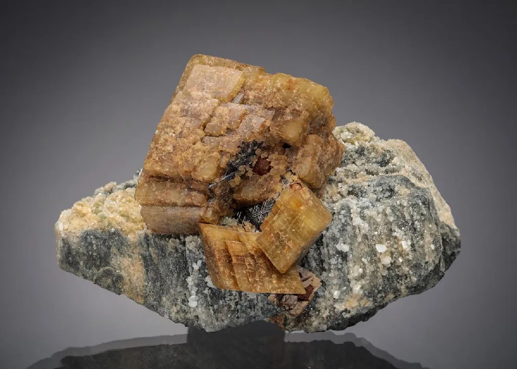 Siderite with Rutile image