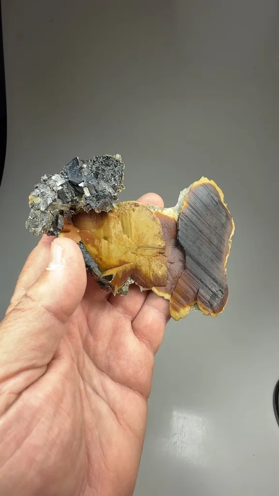 Siderite with Sphalerite - image 2