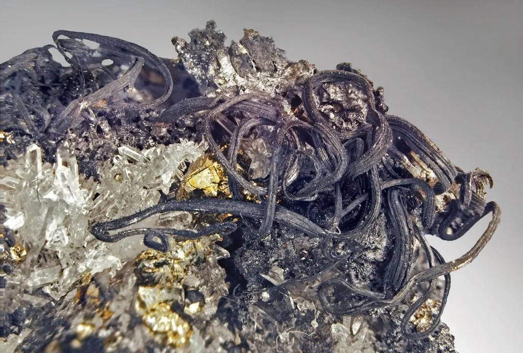 Silver, Quartz - image 1