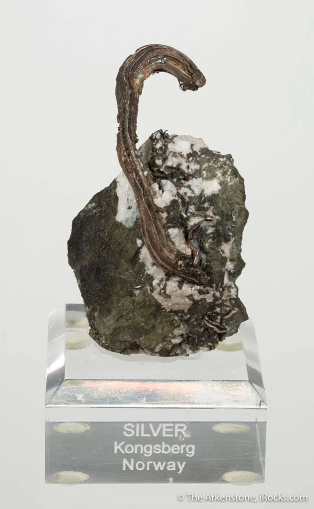 Silver rope on matrix image