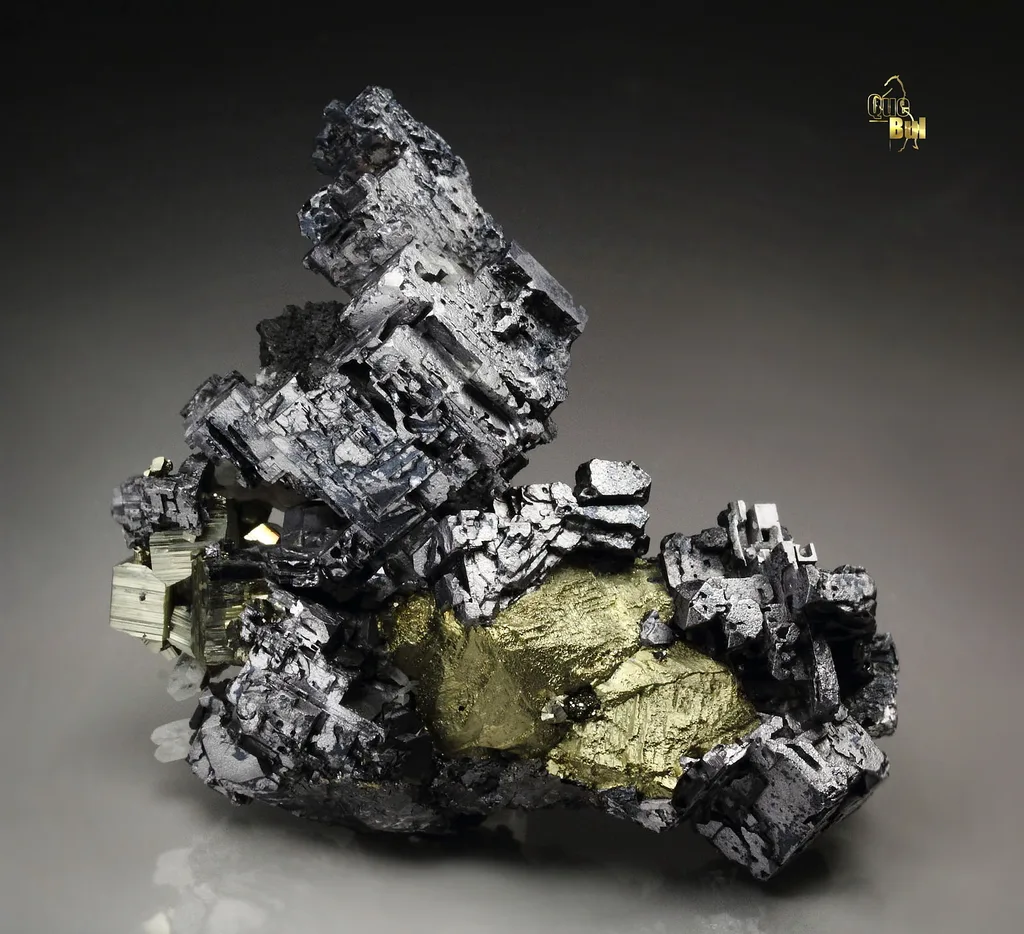 skeletal GALENA, CHALCOPYRITE, PYRITE, SPHALERITE, QUARTZ from Bulgaria, Smolyan Province, Madan ore field, Septemvri Mine image