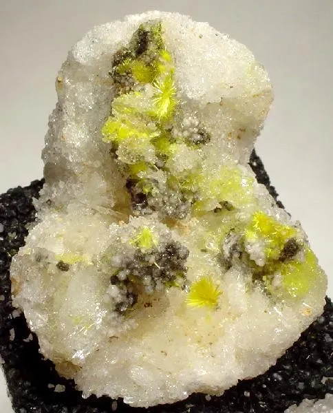 Sklodowskite, Quartz image