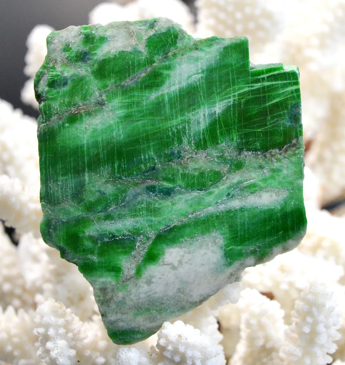 Slice - Jade Omphacite var. chrome omphacite 116 grams - Pellice Valley, Piedmont, Italy - image 1