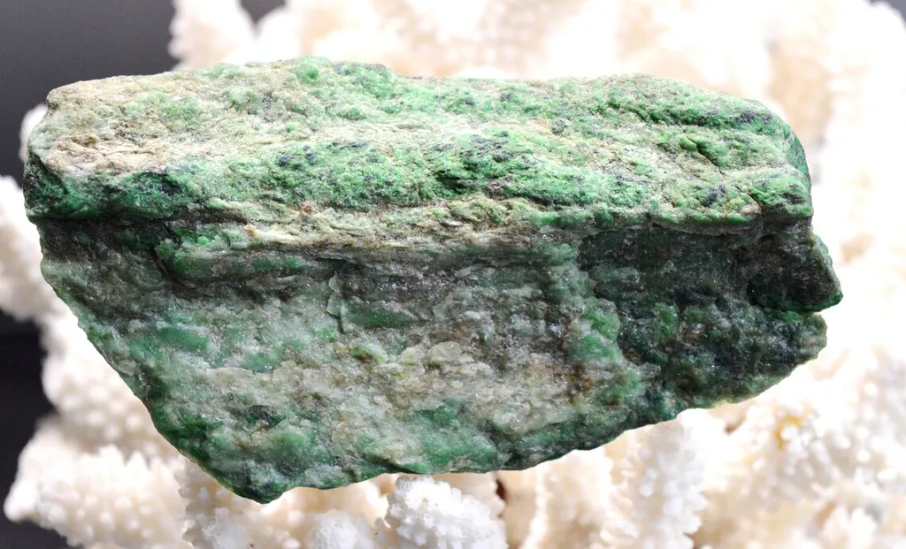 Slice - Jade Omphacite var. chrome omphacite 187 grams - Pellice Valley, Piedmont, Italy - image 2