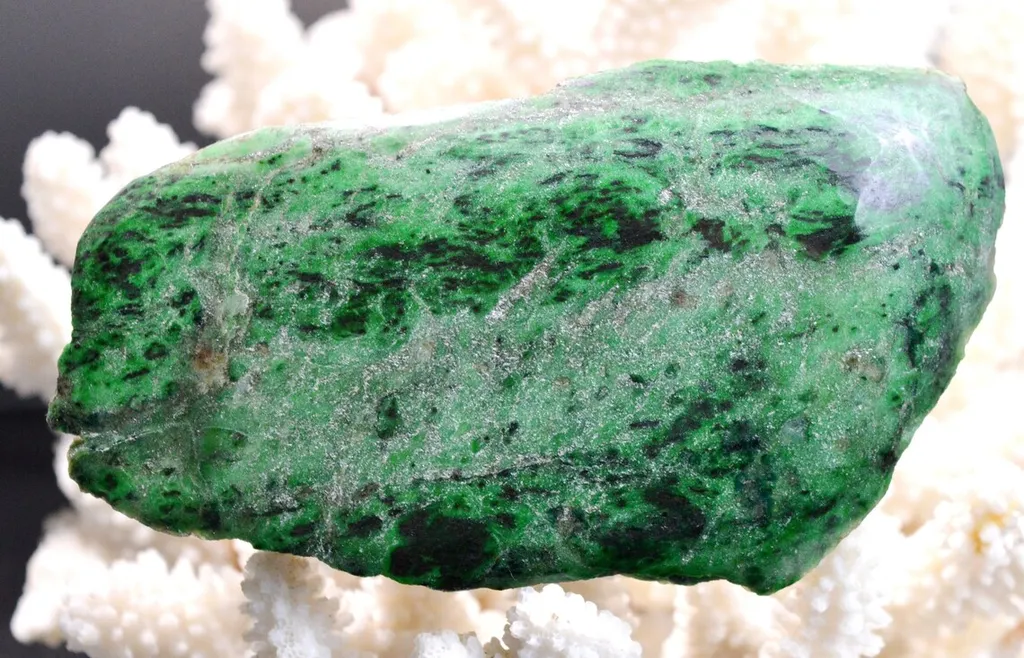 Slice - Jade Omphacite var. chrome omphacite 187 grams - Pellice Valley, Piedmont, Italy image