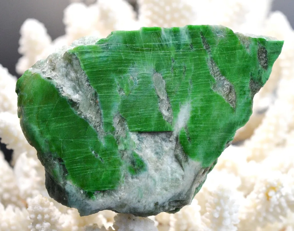 Slice - Jade Omphacite var. chrome omphacite 256 grams - Pellice Valley, Piedmont, Italy image