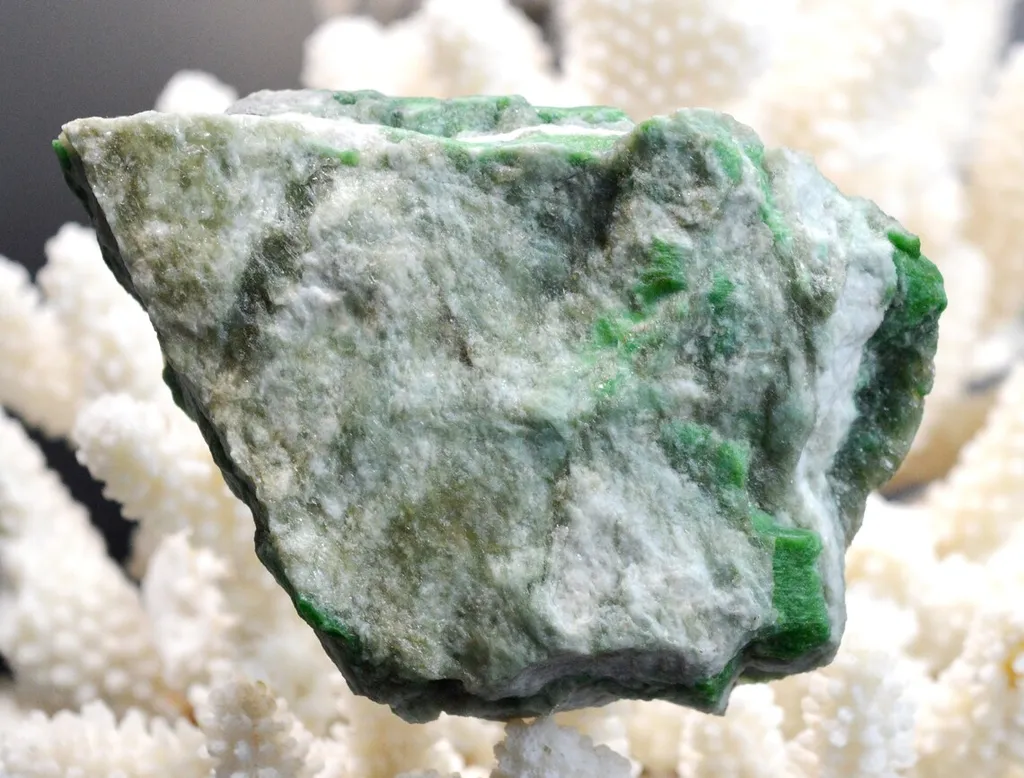 Slice - Jade Omphacite var. chrome omphacite 256 grams - Pellice Valley, Piedmont, Italy - image 2