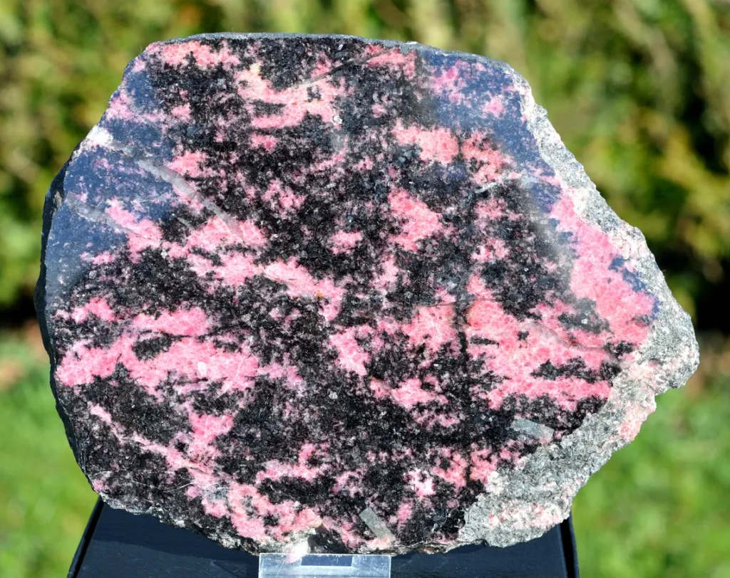 Slice - Rhodonite - 1 side polished - 1300 grams - Brazil image
