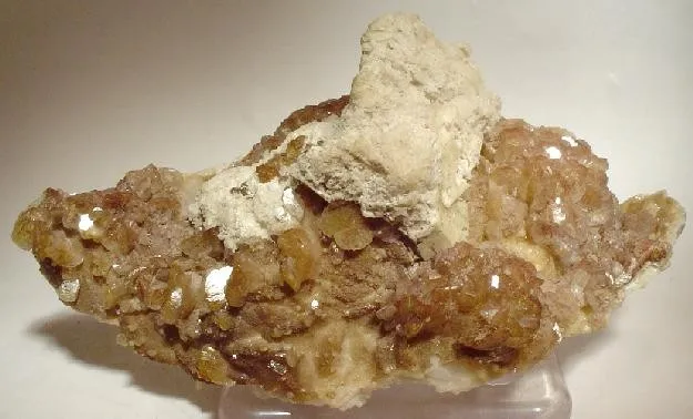 Smithsonite, Dolomite, Calcite image