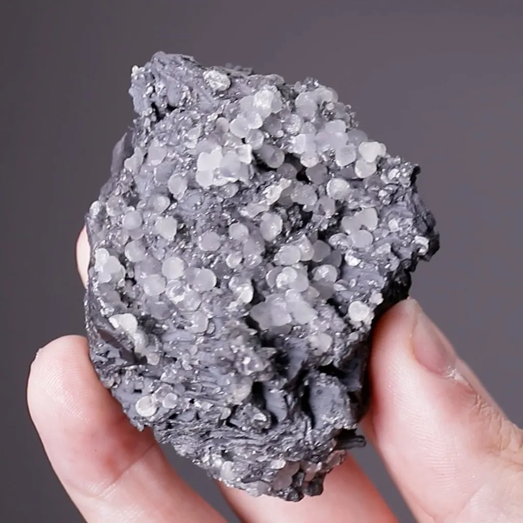 Smithsonite on Coronadite - image 2