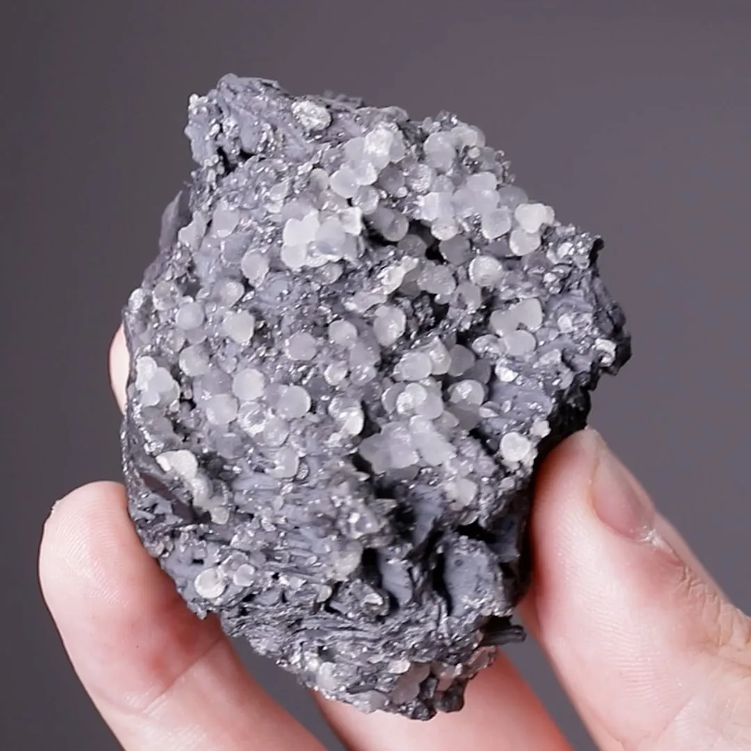 Smithsonite on Coronadite - image 2