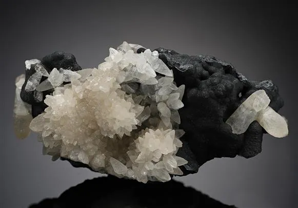 Smithsonite on Coronadite image