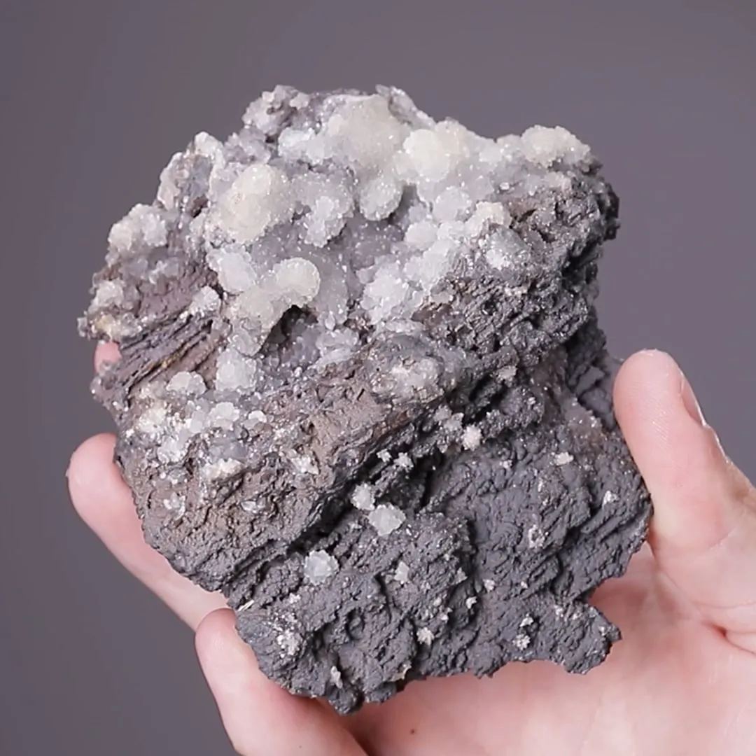 Smithsonite on Coronadite - image 2