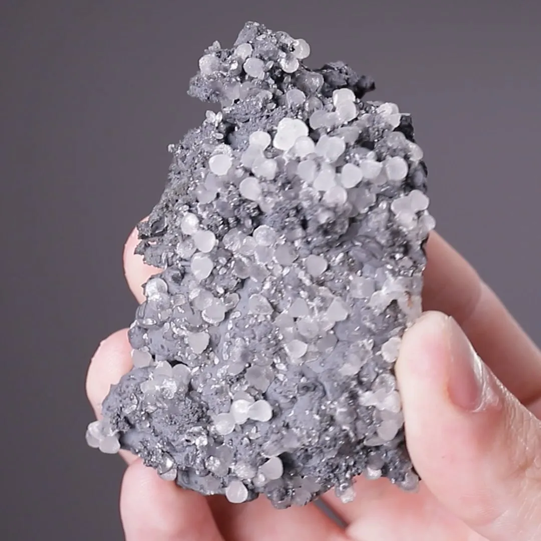 Smithsonite on Coronadite - image 2