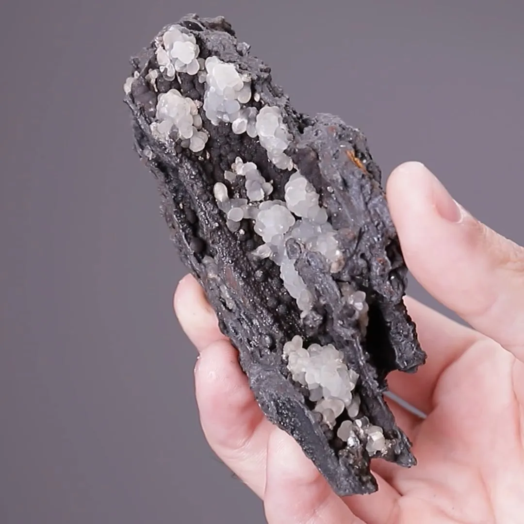 Smithsonite on Coronadite - image 2