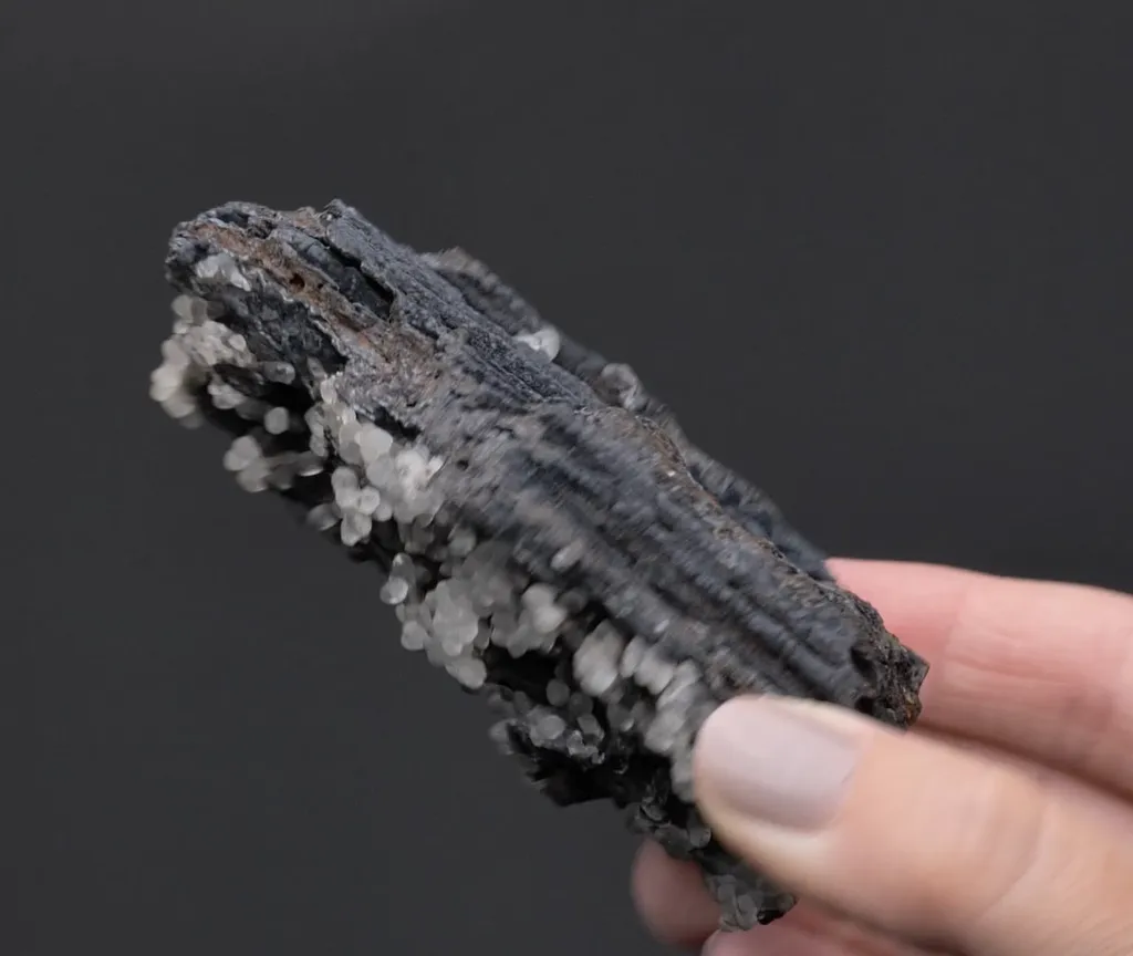 Smithsonite on Coronadite - image 2
