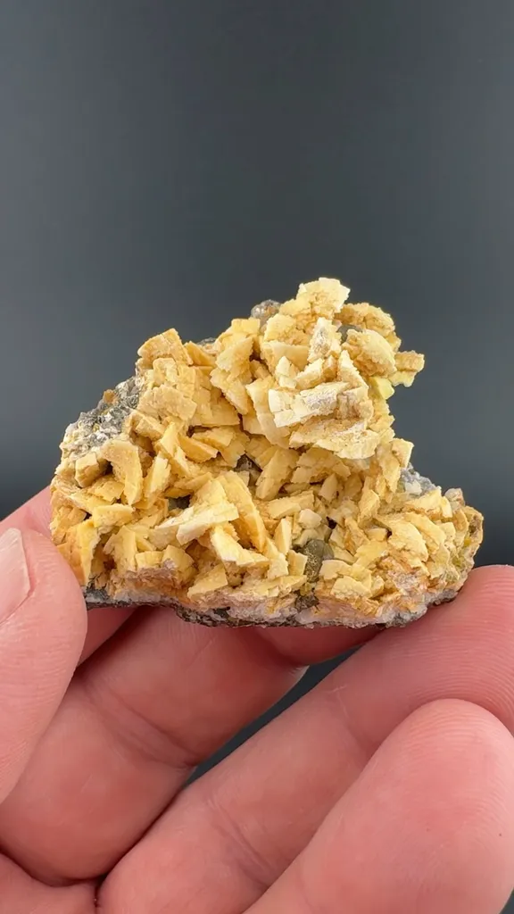 Smithsonite on Dolomite image