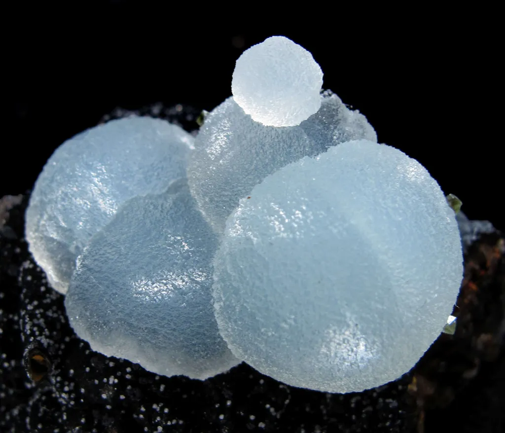 Smithsonite on Goethite - image 2