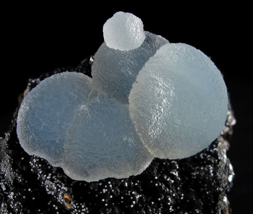 Smithsonite on Goethite - image 4