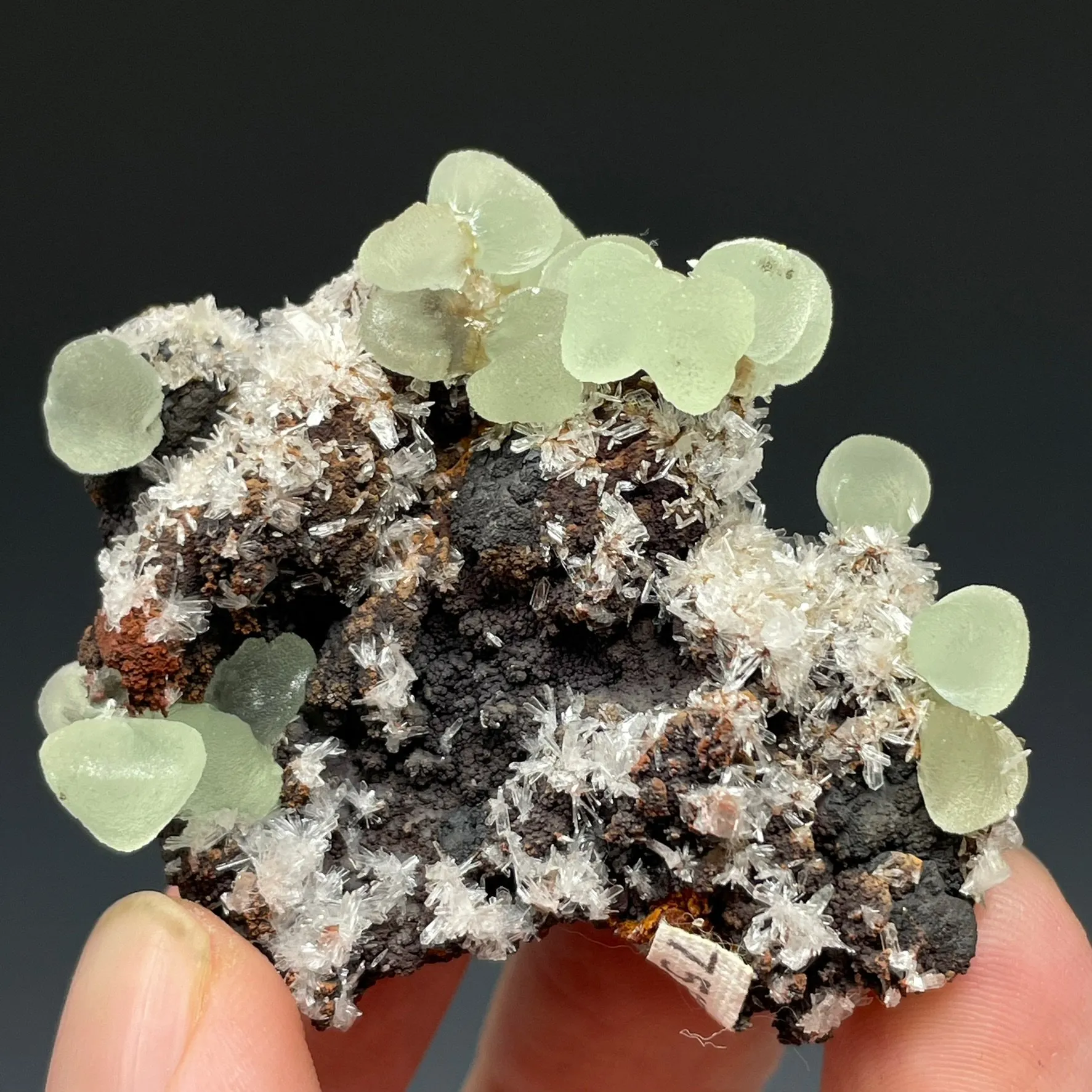Smithsonite on Hemimorphite - image 5