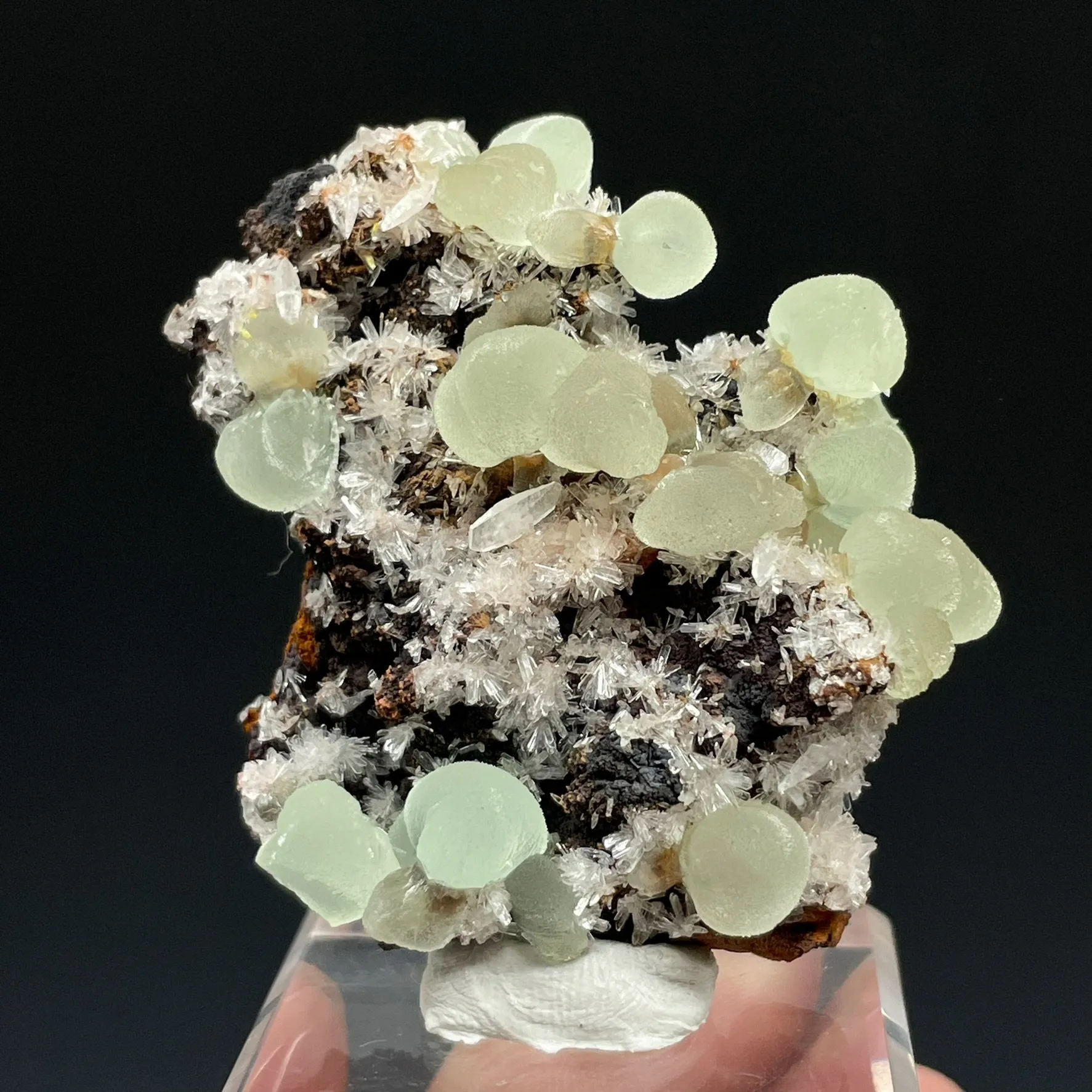 Smithsonite on Hemimorphite - image 3
