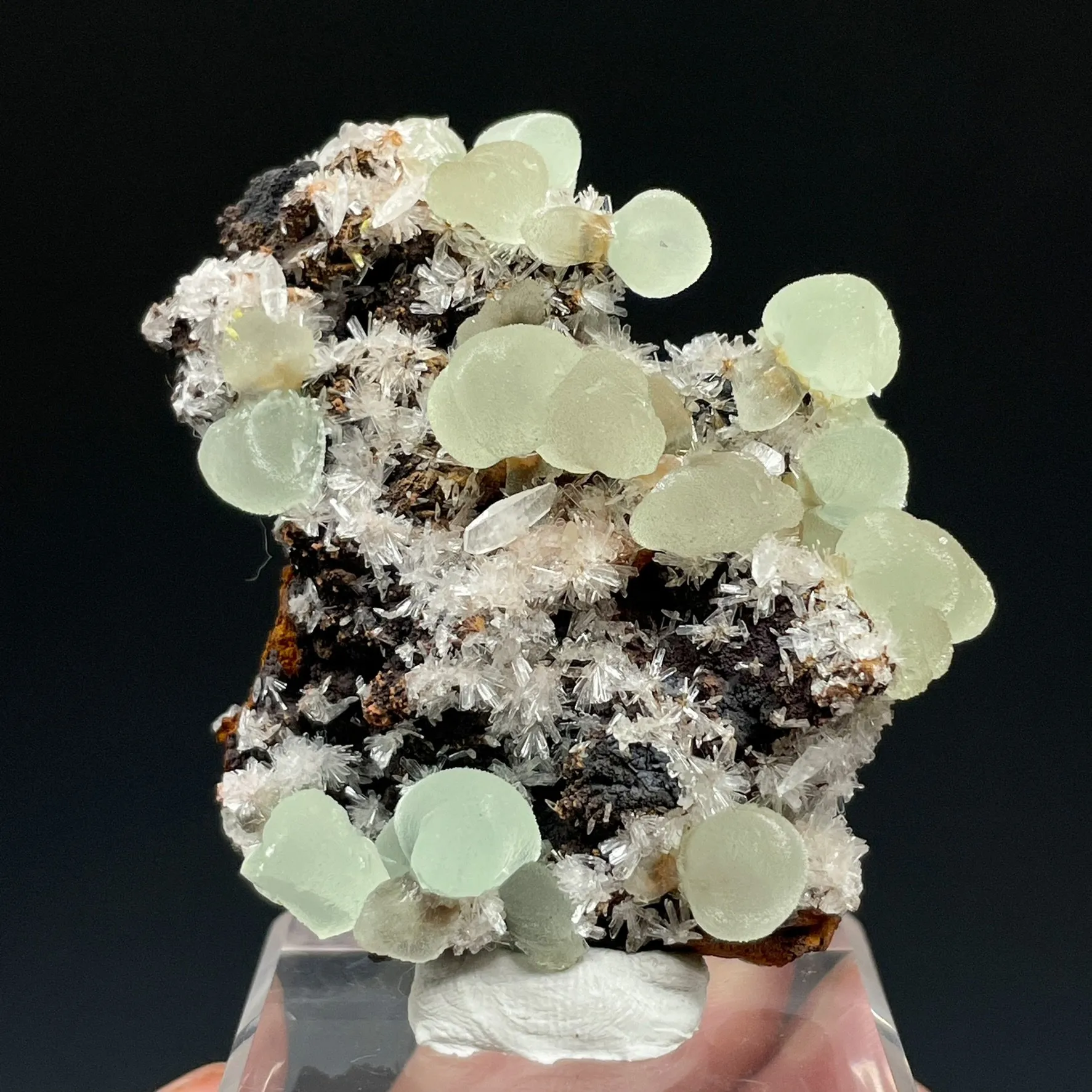 Smithsonite on Hemimorphite - image 2