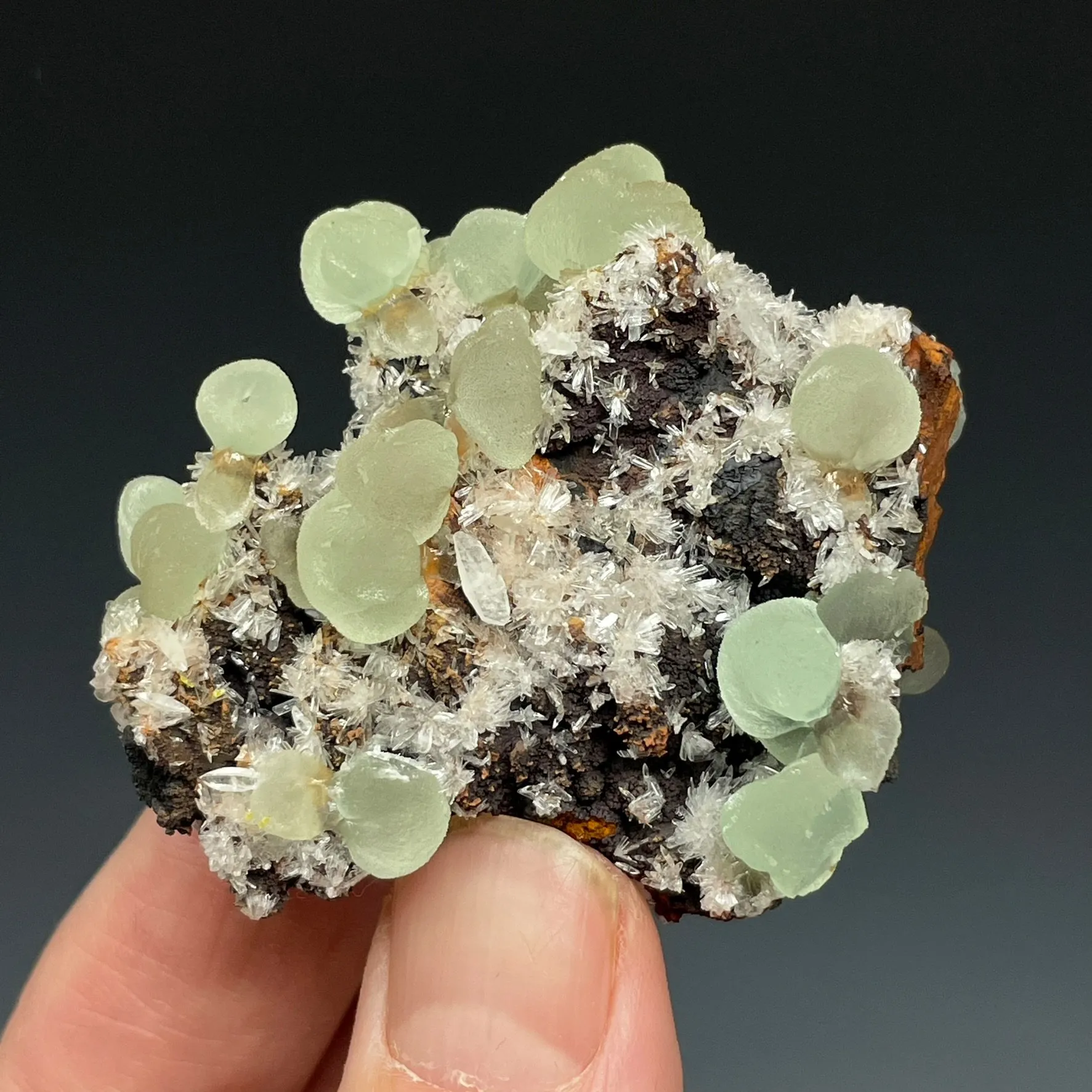 Smithsonite on Hemimorphite - image 4