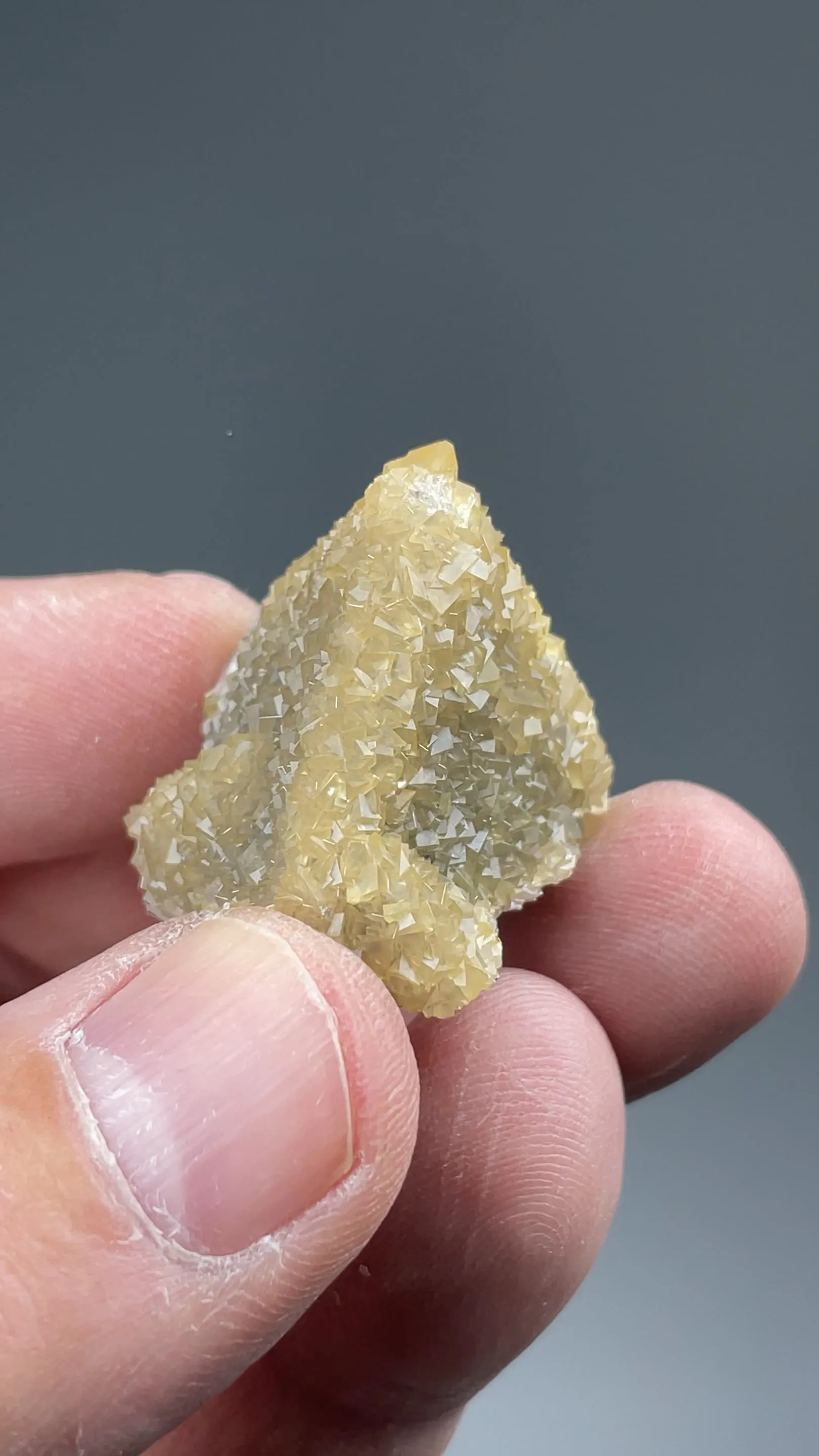 Smithsonite on Tennantite - image 2