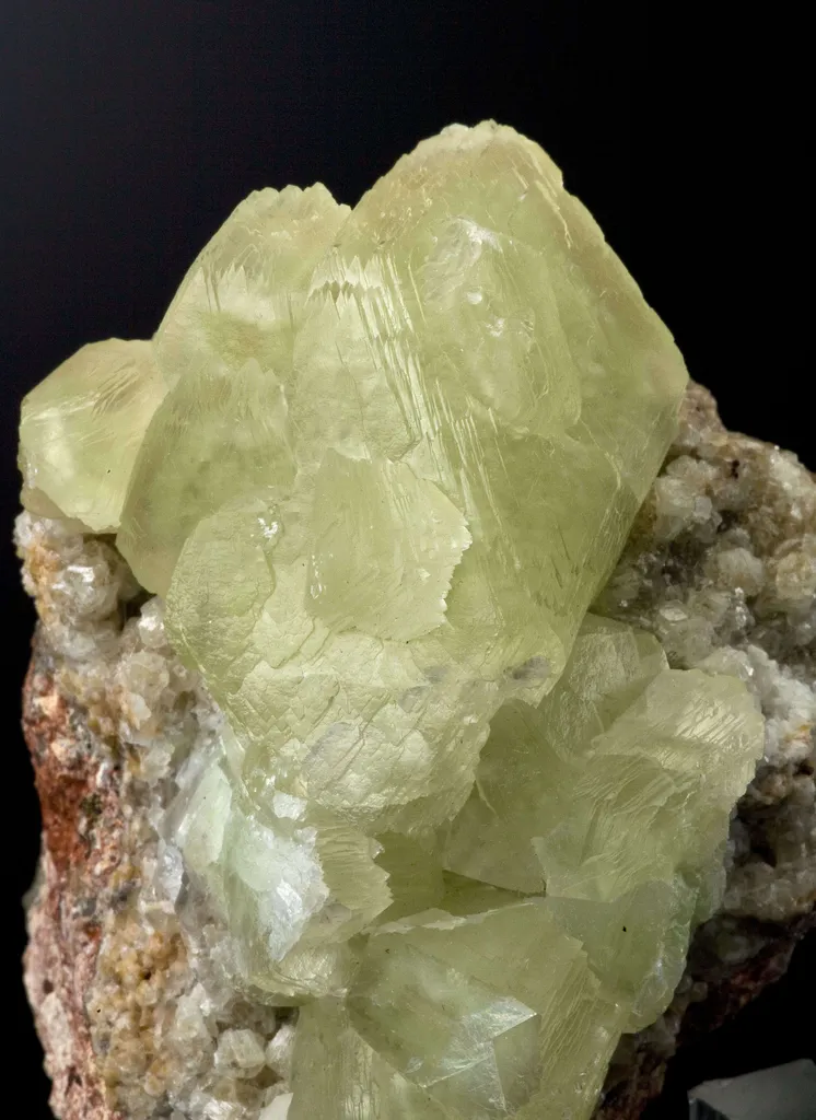 Smithsonite on Willemite - image 3