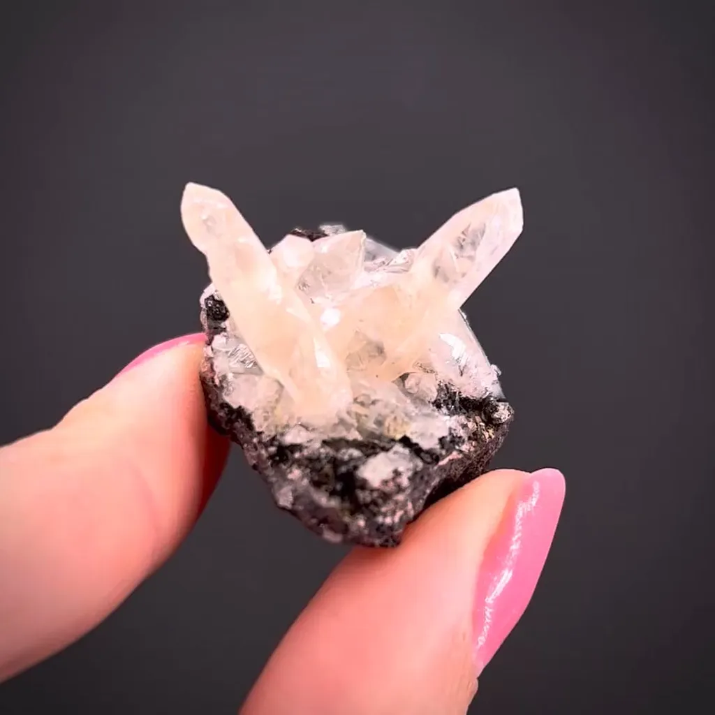 Smithsonite (rare elongated crystals) image