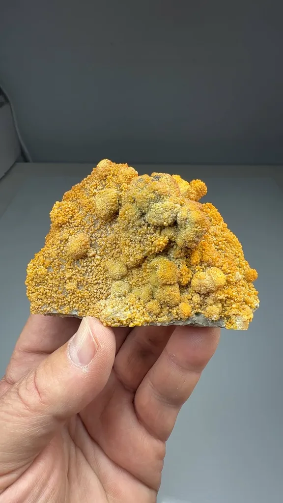 Smithsonite replacing Dolomite, Sphalerite on Quartz (1788) - image 2