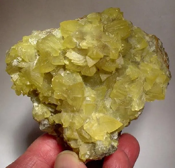 Smithsonite (Var: Cadmian Smithsonite) image