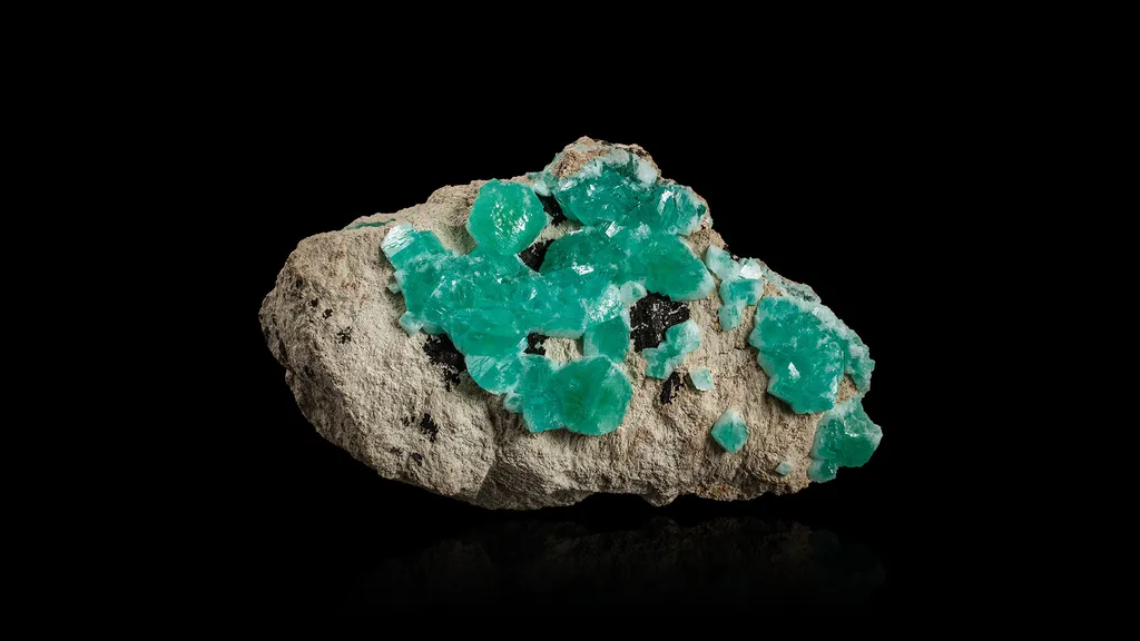 Smithsonite (var. Cuprian) image