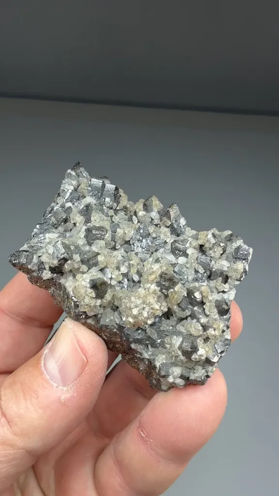 Smithsonite with Descloizite - image 2