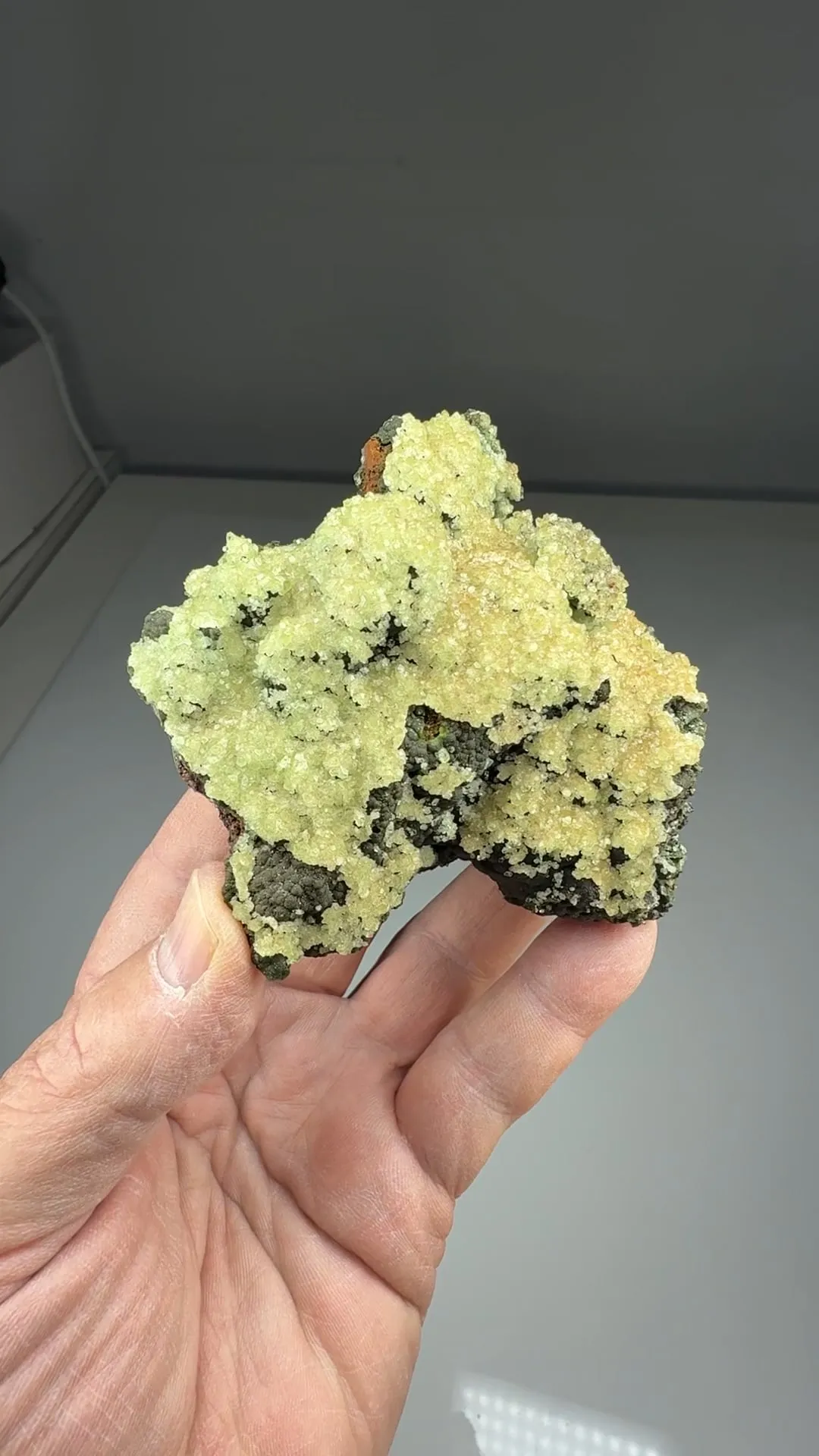 Smithsonite with Mottramite - image 2
