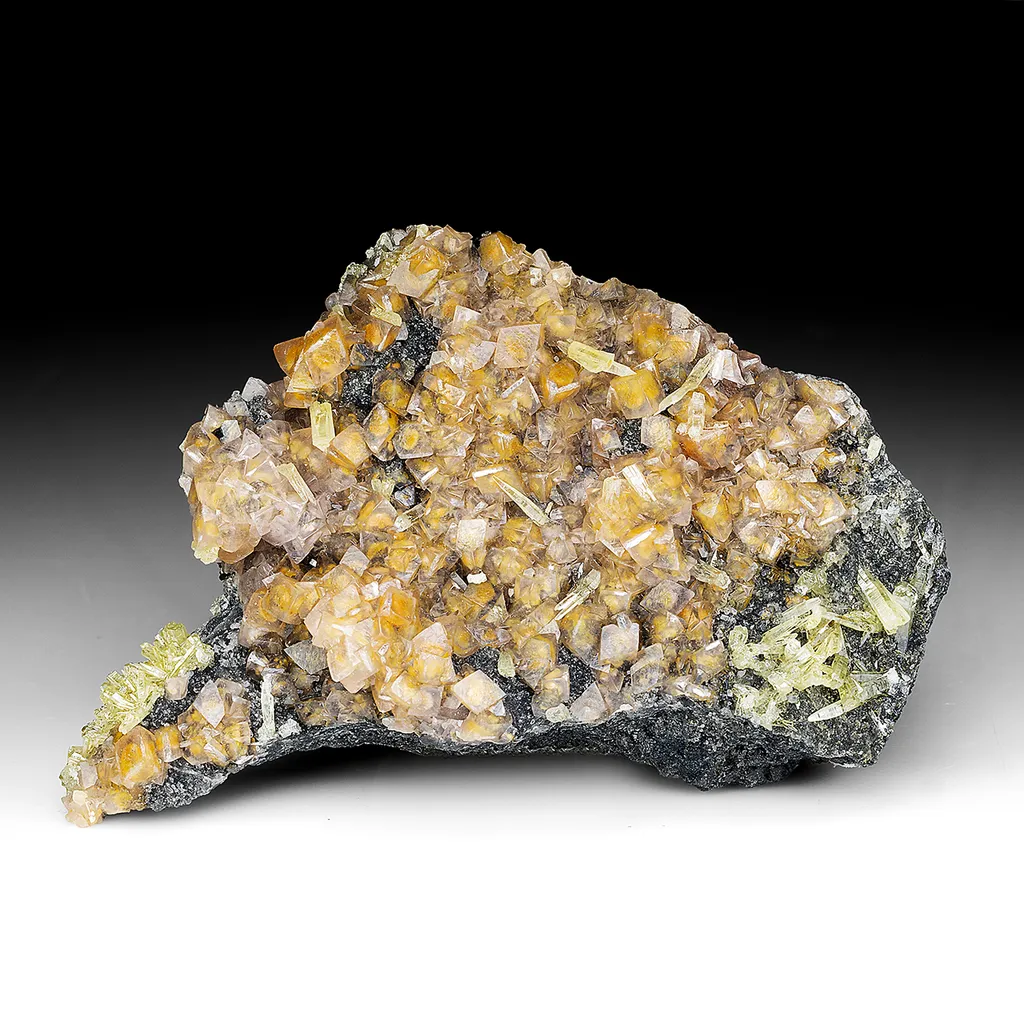 Smithsonite with Tennantite, Mimetite image