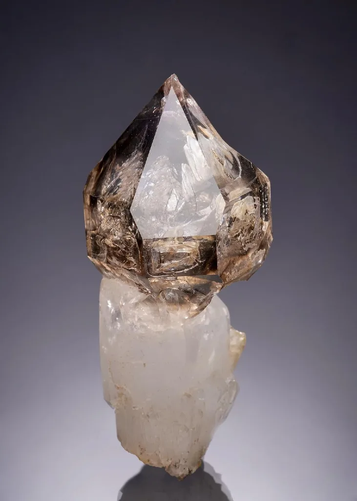 Smoky quartz image