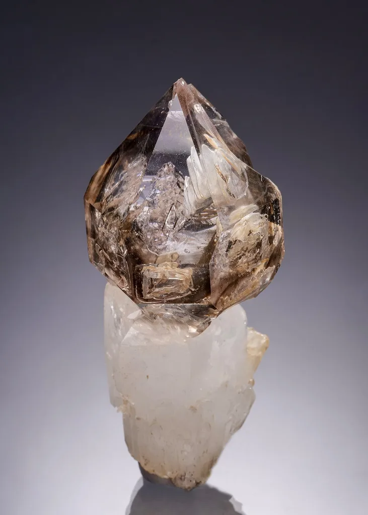 Smoky quartz - image 2
