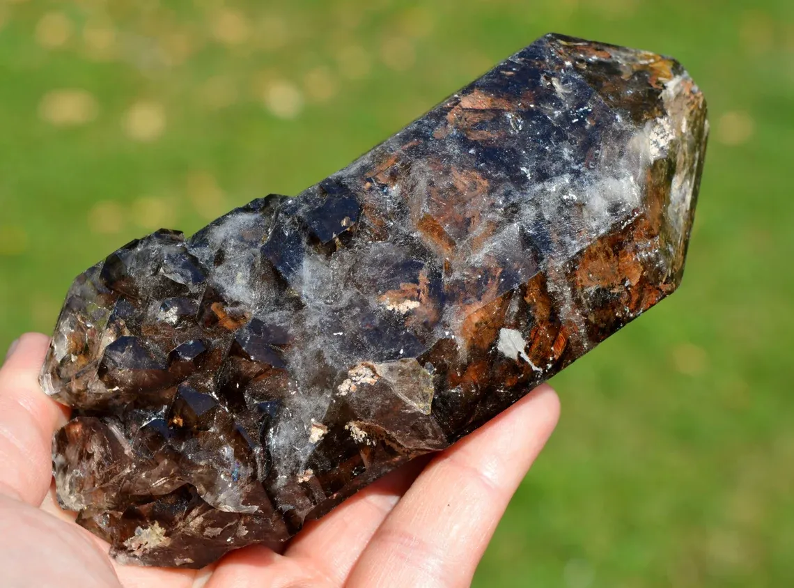Smoky Quartz 600 grams - Linópolis, Divino das Laranjeiras, Minas Gerais, Brazil - image 2