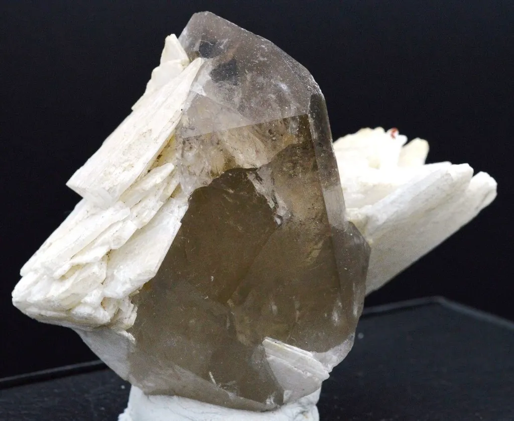 Smoky quartz and cleavelandite - 228 grams - Minas Gerais, Brazil - image 3