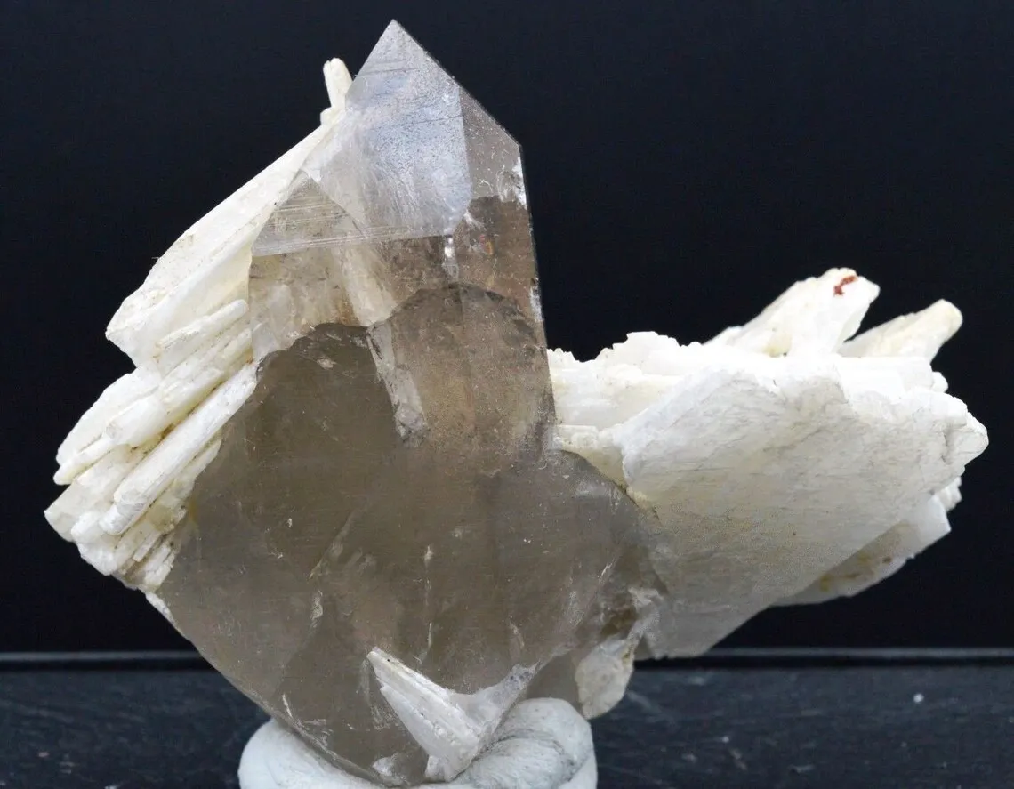 Smoky quartz and cleavelandite - 228 grams - Minas Gerais, Brazil - image 2