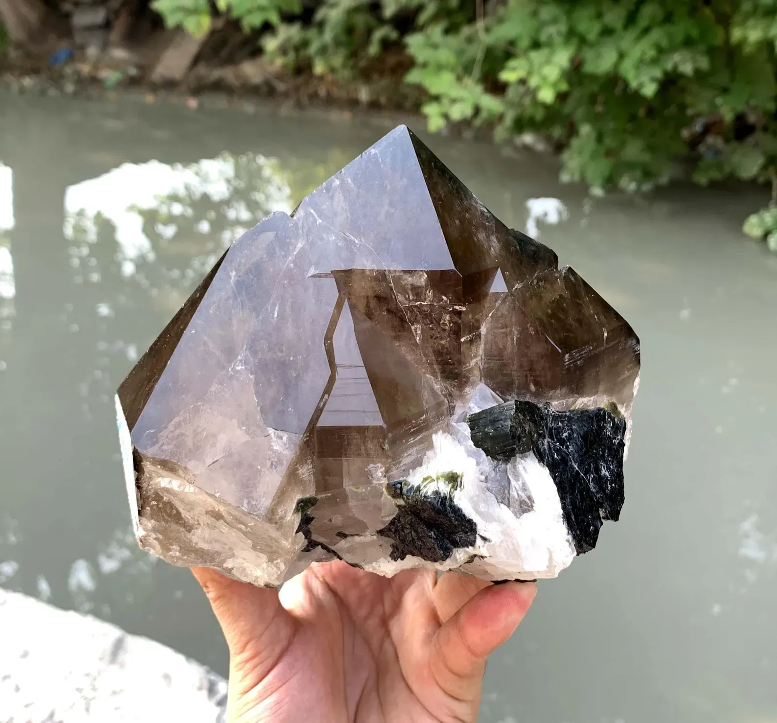 Smoky quartz from Pakistan - image 4