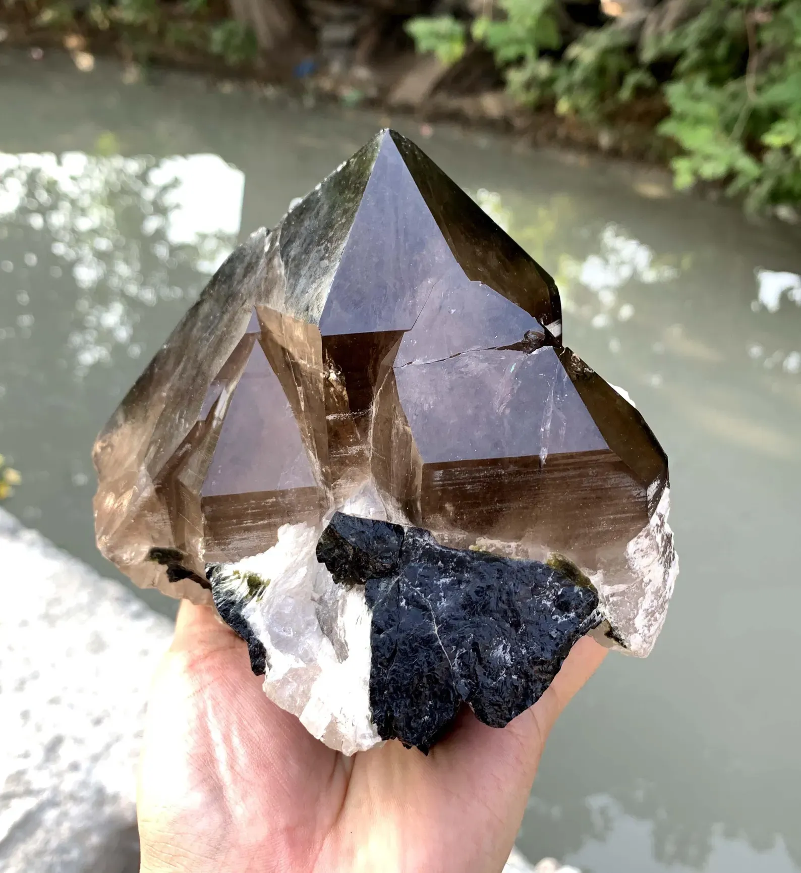 Smoky quartz from Pakistan - image 6